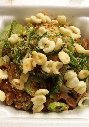 納豆に葱ごま鰹節天かす♪お好みでラー油-レシピのメイン写真