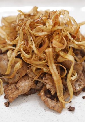 豚肉の牛蒡ソース カリカリ牛蒡のせ-レシピのメイン写真