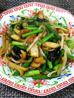 鶏肉とにんにくの芽の牡蛎油炒め-レシピのメイン写真