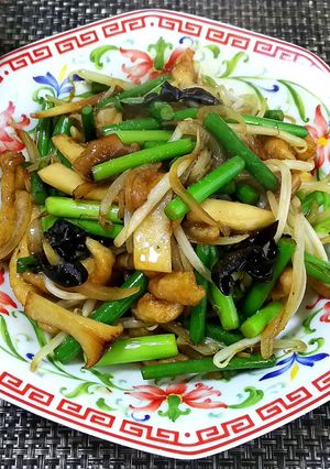 鶏肉とにんにくの芽の牡蛎油炒め-レシピのメイン写真