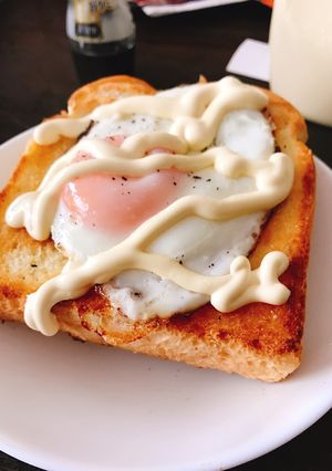 シンプルで超簡単☆ミ目玉焼きトースト！-レシピのメイン写真