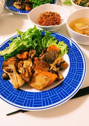 鮭と舞茸のオイスター炒め-レシピのメイン写真