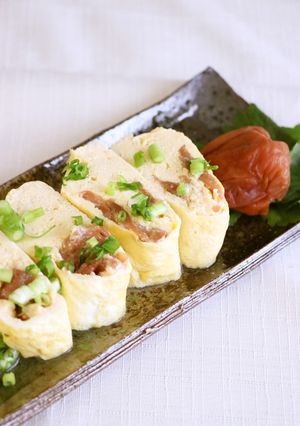 お弁当やおつまみにも★梅干だし巻-レシピのメイン写真