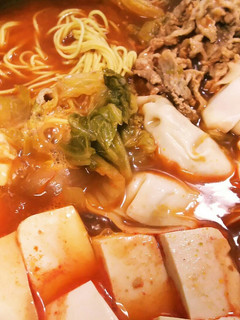 王将餃子とラーメンで*トマト味の中華鍋-レシピのメイン写真