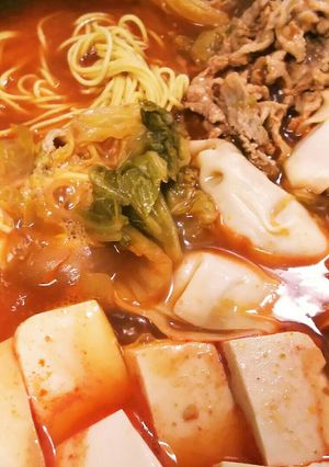 王将餃子とラーメンで*トマト味の中華鍋-レシピのメイン写真