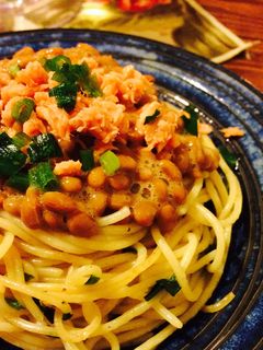 簡単!納豆と鮭の彩り和風パスタ-レシピのメイン写真