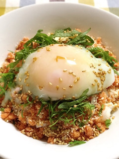 鮭そぼろと大葉の粉チーズ温玉丼♪-レシピのメイン写真