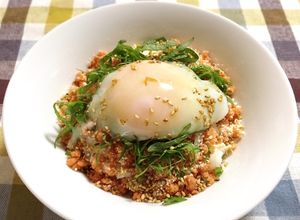 鮭そぼろと大葉の粉チーズ温玉丼♪-レシピのメイン写真