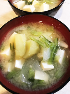 新玉☆じゃが芋☆豆腐☆蕪の葉の味噌汁-レシピのメイン写真