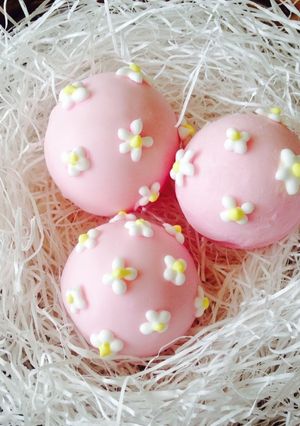 お花付き可愛いピンクの卵型チョコレート-レシピのメイン写真