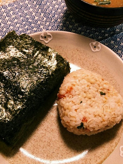 ☆簡単弁当☆梅しそおかかのもち麦おにぎり-レシピのメイン写真
