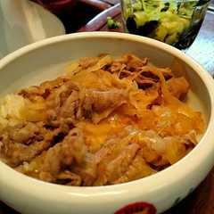 รูปของ アレルギー対応の昼食、牛丼