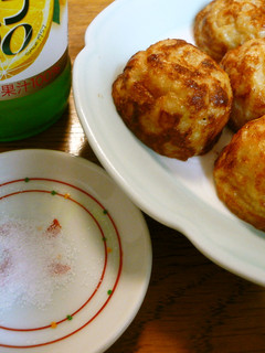 たこ焼きのシンプルな食べ方☆塩とレモンで-レシピのメイン写真