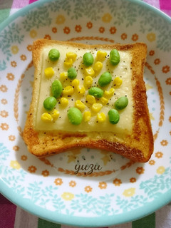 ピリッ♪枝豆とコーンのマヨチーズトースト-レシピのメイン写真