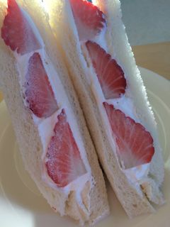 イチゴサンドイッチ-レシピのメイン写真