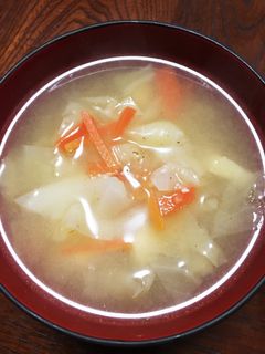 キャベツ・にんじん・油揚げの味噌汁-レシピのメイン写真