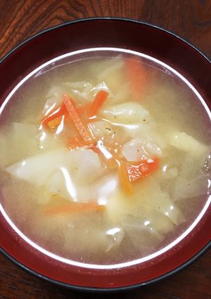 キャベツ・にんじん・油揚げの味噌汁-レシピのメイン写真
