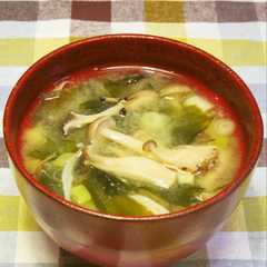 รูปของ きのことわかめのお味噌汁♪