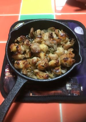 鶏ナンコツの グリル焼き スキレット-レシピのメイン写真