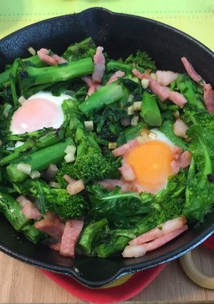 菜の花とベーコンの目玉焼き-レシピのメイン写真