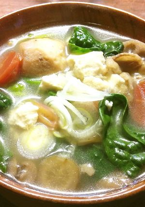 崩し豆腐とほうれん草の入った豚汁-レシピのメイン写真
