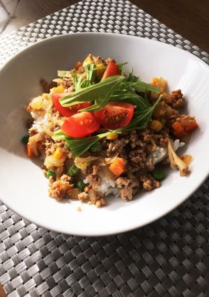ひき肉で簡単ごはん！カラフル丼-レシピのメイン写真
