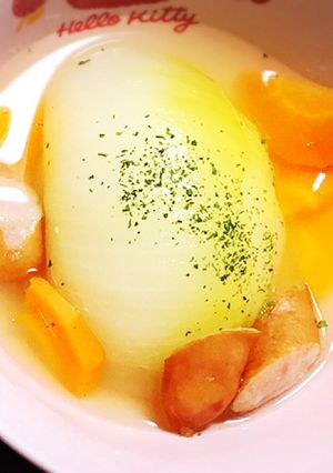 トロトロ！丸ごと玉ねぎコンソメスープ-レシピのメイン写真