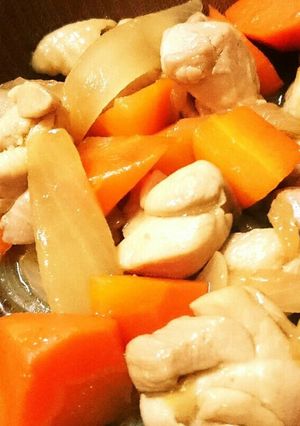 鶏もも肉とニンジンとタマネギの甘酢炒め-レシピのメイン写真