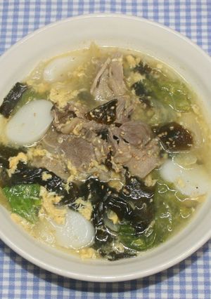 簡単☆乾燥わかめで韓国風牛肉レタススープ-レシピのメイン写真