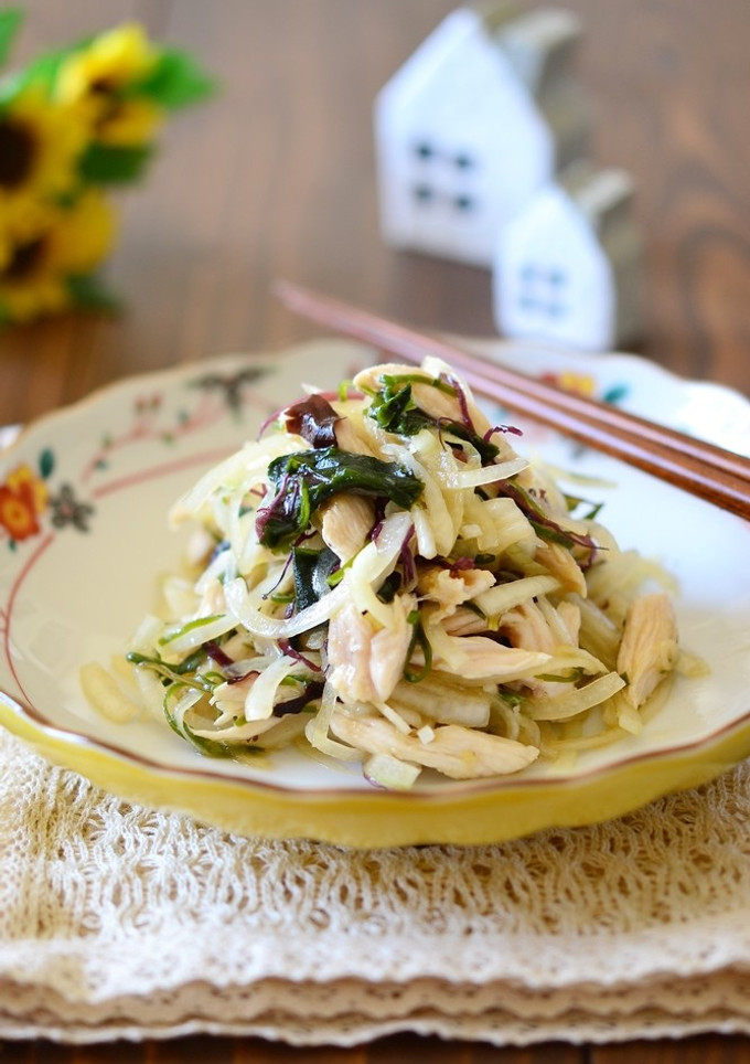 ゆで鶏と海藻の玉ねぎ和風サラダ-レシピのメイン写真