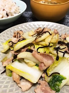 簡単★旬の白菜と豚肉の塩こんぶ炒め-レシピのメイン写真