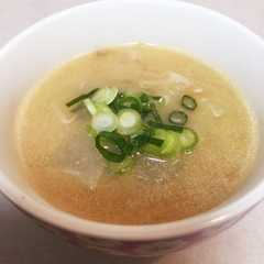 รูปของ 白い野菜のミソスープ
