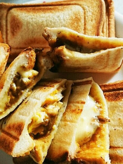 余ったカレーで!カレーチーズホットサンド-レシピのメイン写真