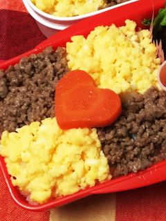 牛乳パックでキレイにそぼろ弁当作っちゃぉ-レシピのメイン写真