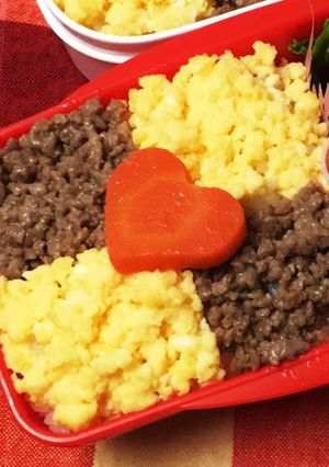 牛乳パックでキレイにそぼろ弁当作っちゃぉ-レシピのメイン写真