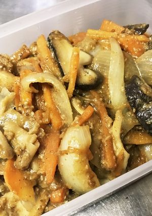 椎茸、人参、玉ねぎのすりごま炒め-レシピのメイン写真