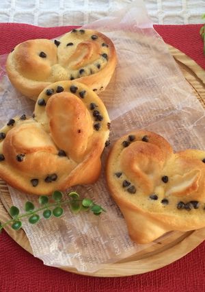 ぷっくりハートのビスキーチョコパン-レシピのメイン写真