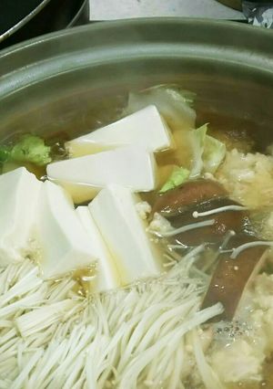土鍋で作る豆腐とつみれのおかずスープ-レシピのメイン写真