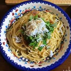 รูปของ ボウルで和えるしらすと梅のパスタ
