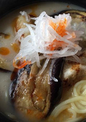 焼きなす豚骨ラー油めん-レシピのメイン写真