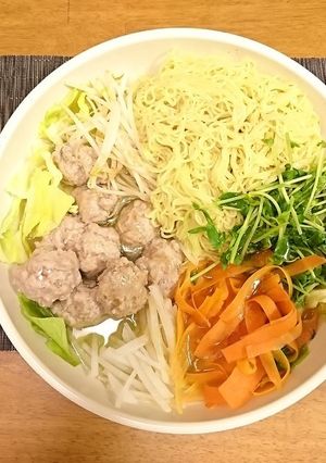 〆までうまい♪王将の塩ラーメン鍋-レシピのメイン写真
