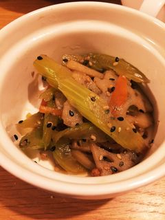 セロリと蓮根のキンピラ-レシピのメイン写真