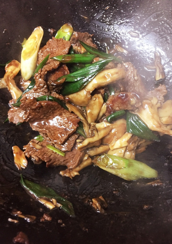 簡単！葉玉ねぎ牛肉、舞茸のオイスター炒め-レシピのメイン写真