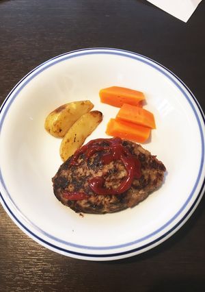 生まれて初めて料理したハンバーグ-レシピのメイン写真