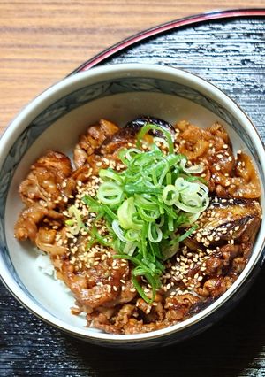 ヨウサマの減塩なすの赤味噌󠄀炒め丼-レシピのメイン写真