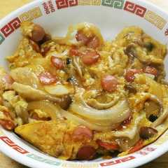 รูปของ 簡単 シメジとウインナーの玉子丼