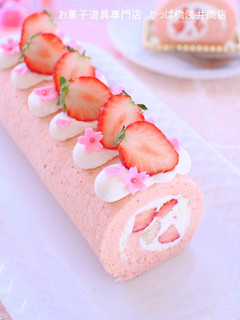 いちごの春色ロールケーキ-レシピのメイン写真