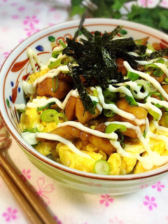 フライパンで簡単に♪焼鳥マヨたま丼♬*゜-レシピのメイン写真