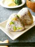 カラフル♪ゆかりと沢庵と枝豆のおにぎり