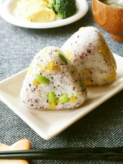 カラフル♪ゆかりと沢庵と枝豆のおにぎり-レシピのメイン写真
